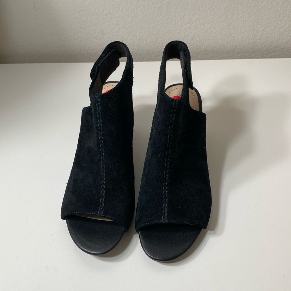 Clarks Deva Bell black sandals size 6
